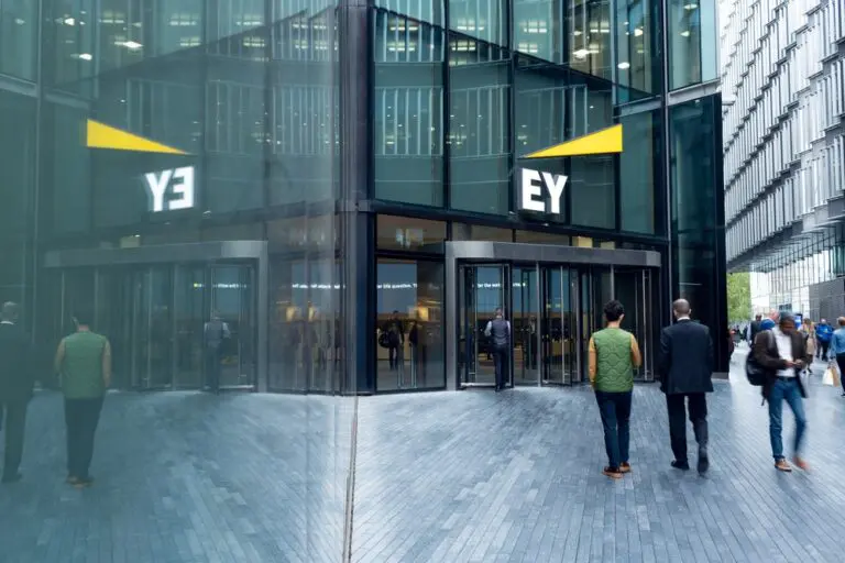 The UK’s Big Four accountancy firms have slashed graduate recruitment and cut hundreds of early-career roles as artificial intelligence begins to automate the junior work once assigned to school-leavers and university graduates.