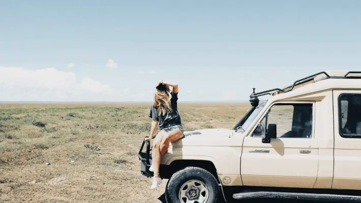Planning a safari is exciting—spotting wild animals, exploring rugged landscapes, and experiencing the raw beauty of nature. But what often surprises first-timers is how much clothing can impact comfort, safety, and even your ability to enjoy the trip.