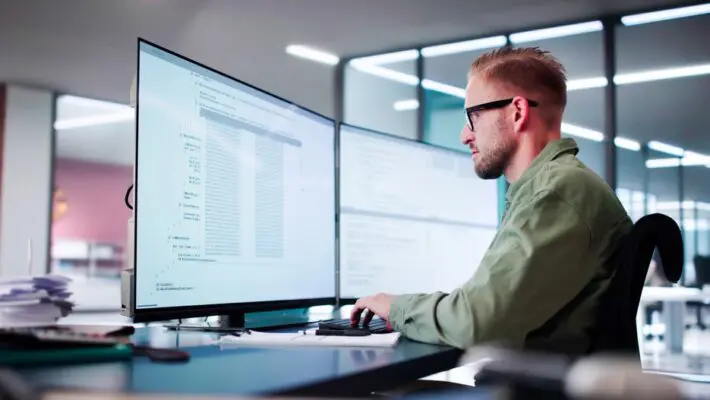 Qt's solid architecture, easy-to-use APIs, and many tools have made it a popular choice for building multiplatform projects. Qt's signals, slots, widgets, and QML are well-known by developers. Qt has many advanced capabilities that are underutilized.