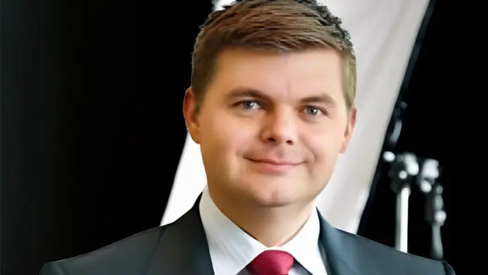 Joshua D. Mellberg’s career started right after he graduated from Western Michigan University’s Haworth College of Business. With a degree in hand, he wasted no time. He became licensed in Life and Health, stepping quickly into the world of financial services.