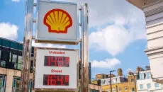 Petrol prices across the United Kingdom have climbed to an average of 154.65p per litre, marking the highest level since October 2023 and representing a rise of nearly 20p since the outbreak of hostilities with Iran six weeks ago.