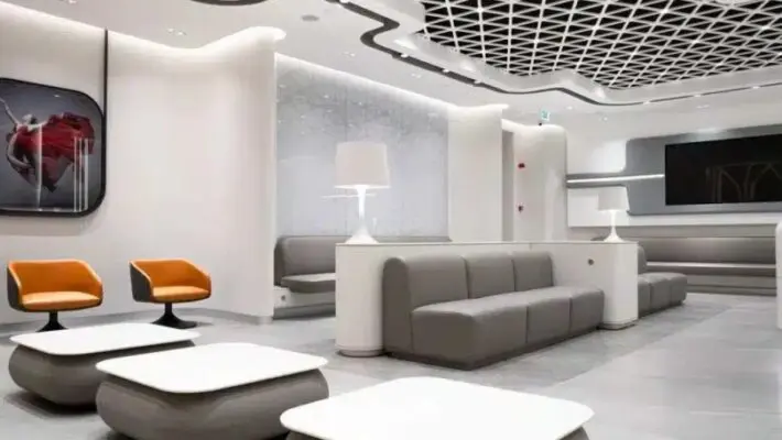 Elegant and modern waiting area at Cosmedica Aesthetic clinic in Istanbul, Turkey, designed to provide a comfortable, premium experience for international patients seeking rhinoplasty and other aesthetic procedures.