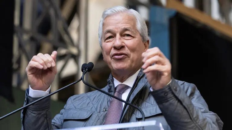 Jamie Dimon has fired the bluntest warning shot yet at Westminster, signalling that JPMorgan Chase will walk away from its planned multibillion-pound Canary Wharf skyscraper if the political weather in Britain turns colder for the banking industry.