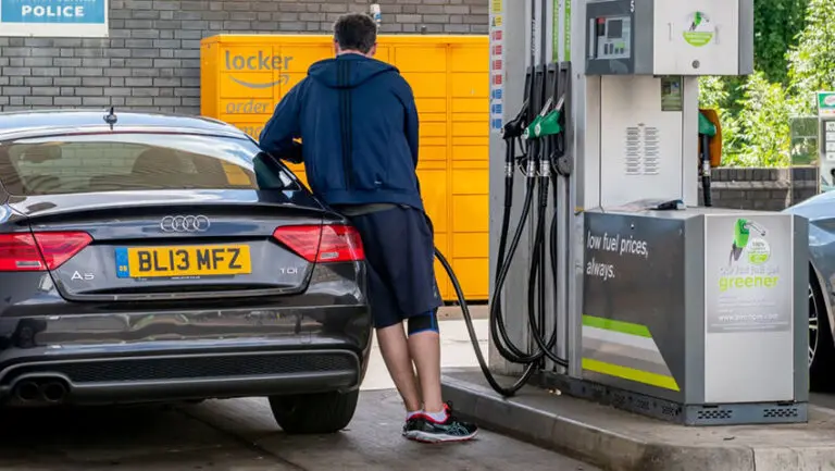 The average price of petrol in the UK has reached 160p a litre, its highest level since the Iran war began on 28 February, according to figures from the RAC.
