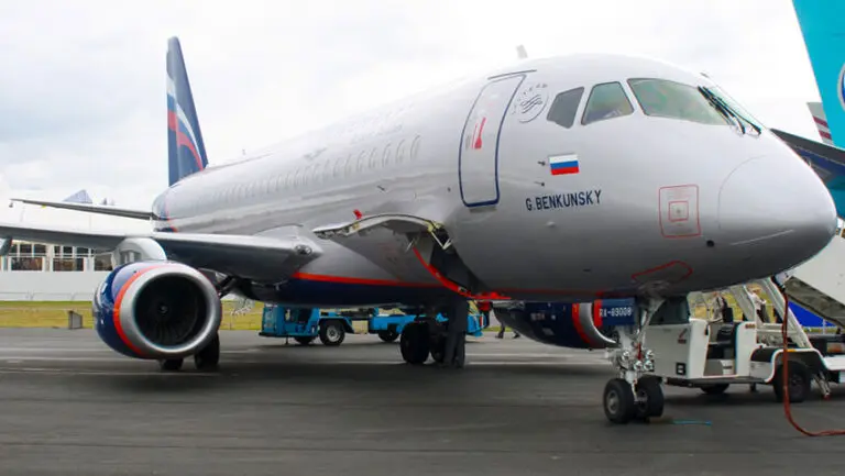 The Farnborough International Airshow opens on Monday as the biggest edition in its history, with a record 1,636 exhibitors, more than 600 confirmed investors and American firms occupying more than a third of the exhibition floor.