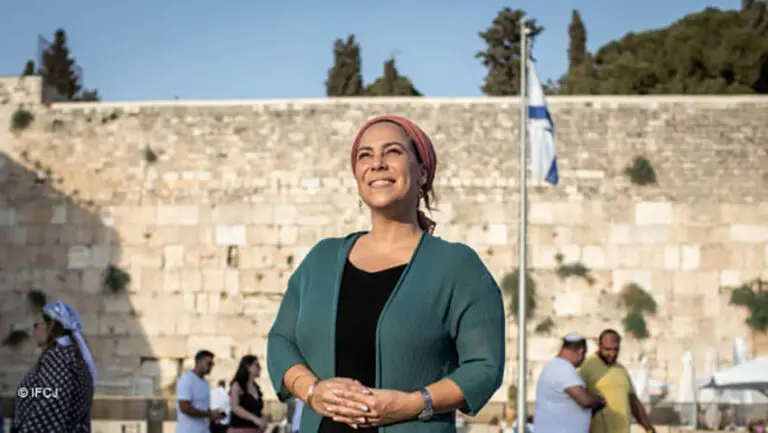 Yael Eckstein leads one of the world’s largest religious charitable organizations from Israel, where war, poverty and displacement have transformed humanitarian work into a daily emergency.