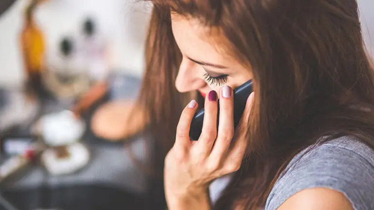 Starting a business in the UK used to mean choosing an office address before choosing anything else, largely because a proper phone number depended on it. That’s no longer true.