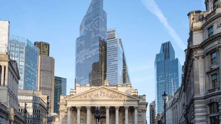 Gilt yields are forecast to fall before the 28 October budget, analysts say, as investors weigh UK bonds against volatile US and Japanese debt markets.
