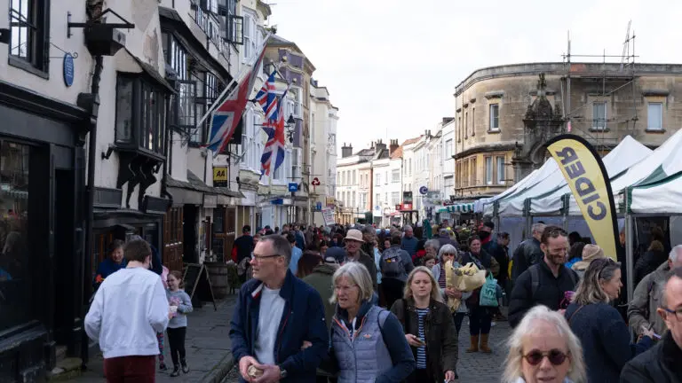UK GDP growth reached 0.4 per cent in July, beating forecasts of no growth, with the ONS saying the World Cup and record hot weather lifted activity.