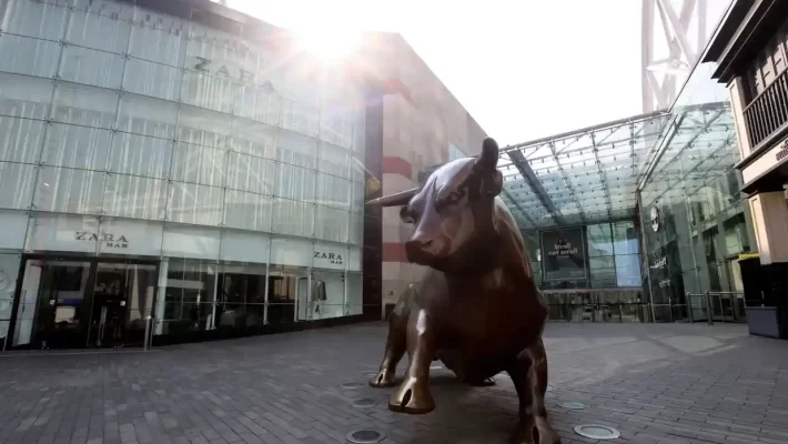 The owner of the Bullring and Brent Cross is reinventing its shopping centres by switching away from fashion retailers towards healthcare, hospitality and flexible workspaces after reporting a £429m loss.