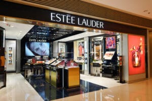 Three make-up artists who lost their jobs after being asked to take a video interview that was assessed by a computer have won a settlement from the cosmetics company Estée Lauder.