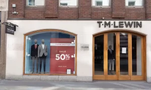 The shirtmaker TM Lewin could return to the high street after being rescued from administration by its main lender, understood to be Petra Group.