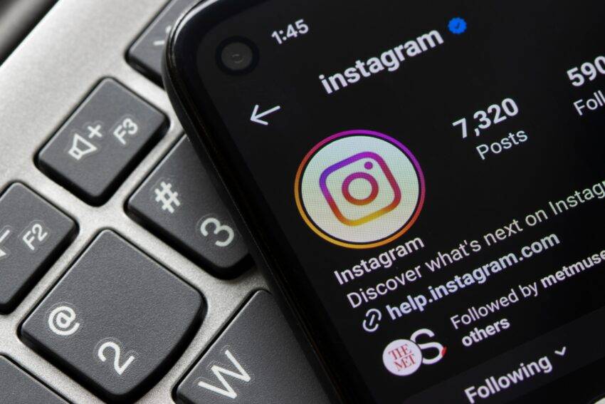 Buying Instagram followers is a great way to quickly grow your popularity on this platform. Thanks to this, you can increase the number of views of your posts, engagement and profile visibility.