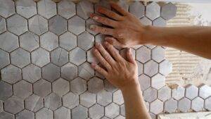 Decorating with mosaics is a fascinating formula to change the atmosphere of any space, regardless of whether we are talking about interiors or exteriors.