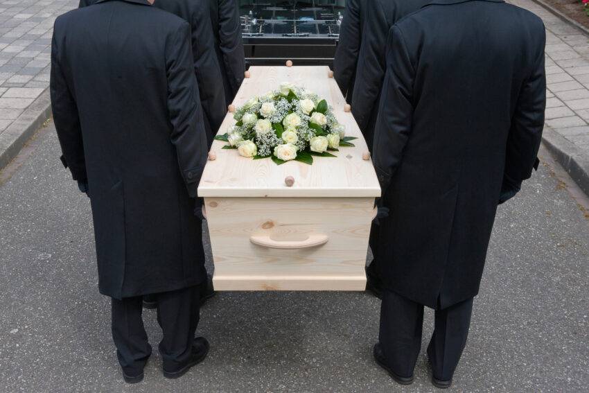 A Guide to Choosing the Right Funeral Director thumbnail