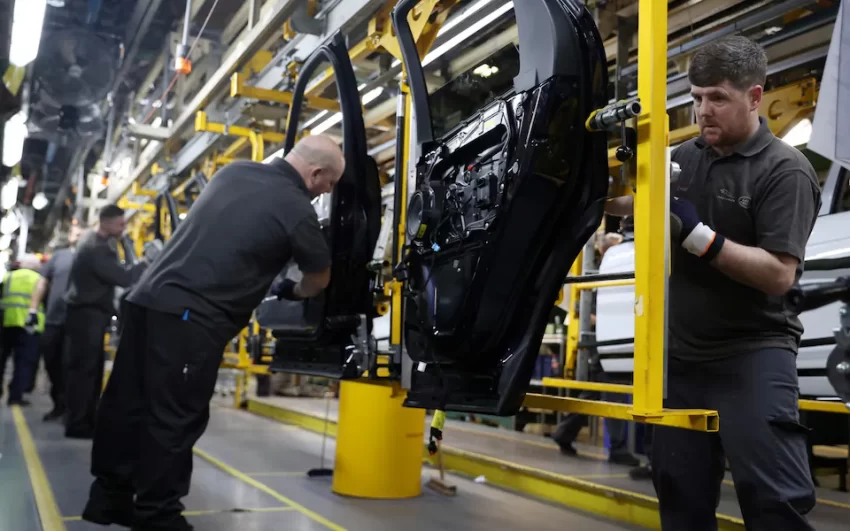 Jaguar Land Rover Boosts EV Mechanic Training to Tackle High Repair Costs thumbnail