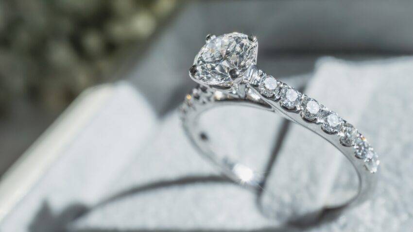 Buying Guide: Lab Grown Diamonds for Engagement Ring thumbnail