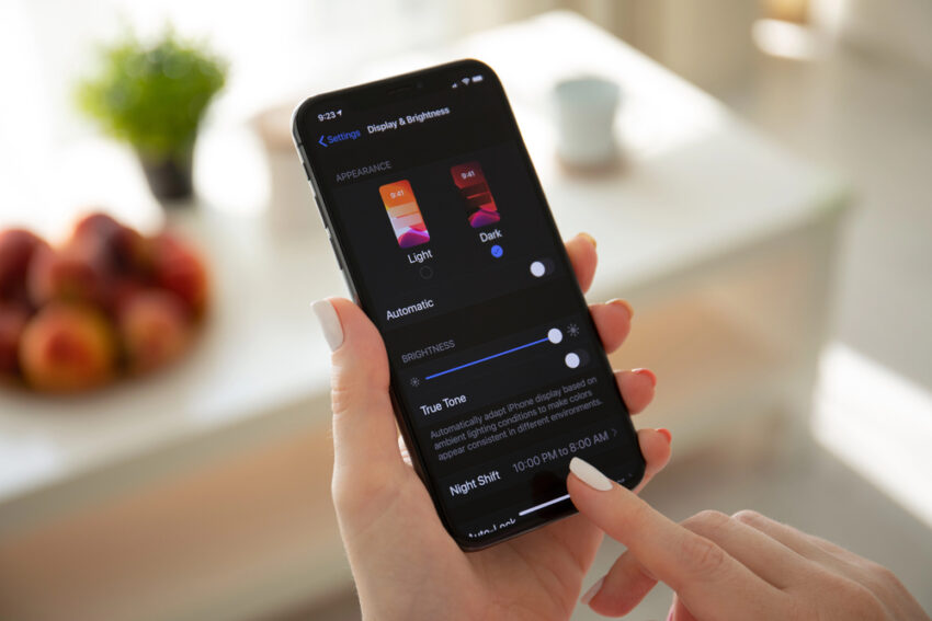 Dark mode may sap more battery life if users ramp up brightness, study reveals