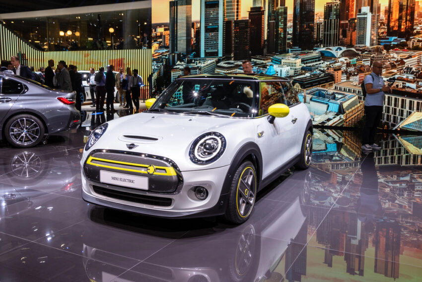 BMW delays electric Mini production at Oxford, over ‘multiple uncertainties’