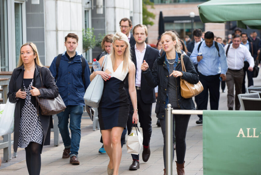 UK pay growth accelerates as real wages climb, fuelling BOE concerns